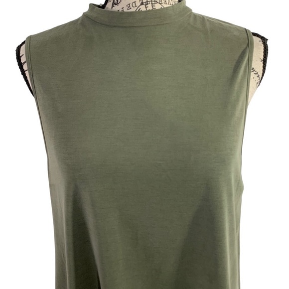 Forever, 21 Blouse open back sleeveless olive green slit hem women’s Medium - Picture 4 of 11
